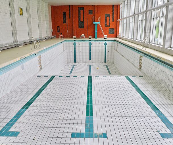 Im Marbacher Hallenbad fehlt das Wasser schon länger. Ein Neubau ist aktuell nicht zu finanzieren.