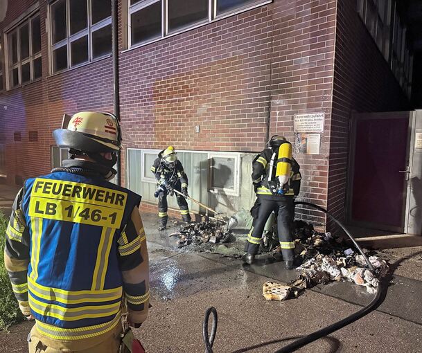 Die Feuerwehr ist mit 50 Einsatzkräften vor Ort.