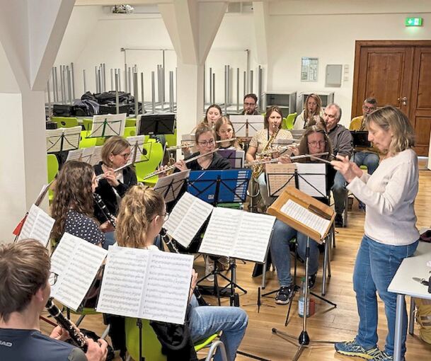 Die Jugendkapelle bereitet sich auf das große Konzert vor.