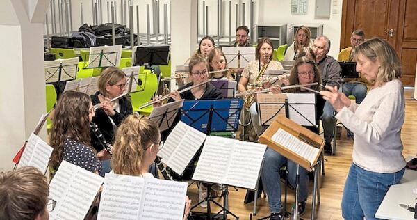 Die Jugendkapelle bereitet sich auf das große Konzert vor.