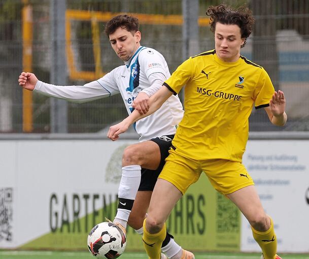 Chancenarmes Duell zweier VerfolgerTeams: Deniz Namdar (08, links) gegen Kornwestheims Gian Luca Diego Altobelli (SVK).