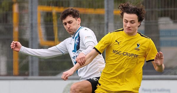 Chancenarmes Duell zweier VerfolgerTeams: Deniz Namdar (08, links) gegen Kornwestheims Gian Luca Diego Altobelli (SVK).