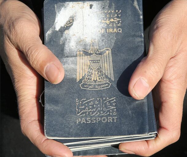 Iraker müssen verlorene Reisepässe per Zeitungsannonce melden – dahinter steckt eine kuriose Vorschrift der Botschaft.
