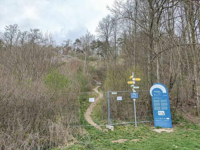 Achtjährige stürzt beim Wandern in Höhle