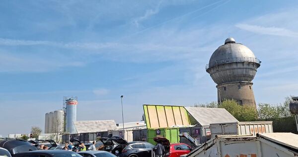 Autos dicht an dicht, Container, die überquellen: So stellte sich der letzte Öffnungstag des Wertstoffhofs in Kornwestheim dar. Autos dicht an dicht, Container, die überquellen: So stellte sich der letzte Öffnungstag des Wertstoffhofs in Kornwestheim dar.