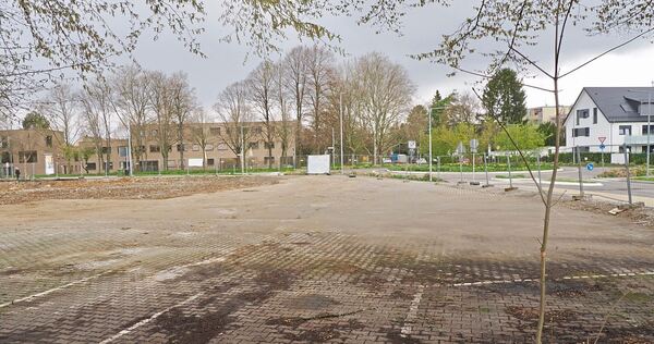 Abgerissen: Einst stand hier das Autohaus Kegreiss, jetzt entsteht am Oßweiler Kreisverkehr (hinten) ein neues Wohn- und Geschäf Abgerissen: Einst stand hier das Autohaus Kegreiss, jetzt entsteht am Oßweiler Kreisverkehr (hinten) ein neues Wohn- und Geschäftshaus.