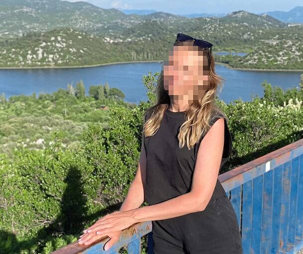 Als Martin W. auf einem Datingportal Zarina kennenlernt, verliebt er sich. Immer wieder erhält er angeblich private Fotos.