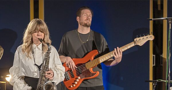 Stilmix aus Jazz, Soul und Pop: Stephanie Lottermoser am Tenorsaxofon beim Studio-Konzert in den Bauer Studios.