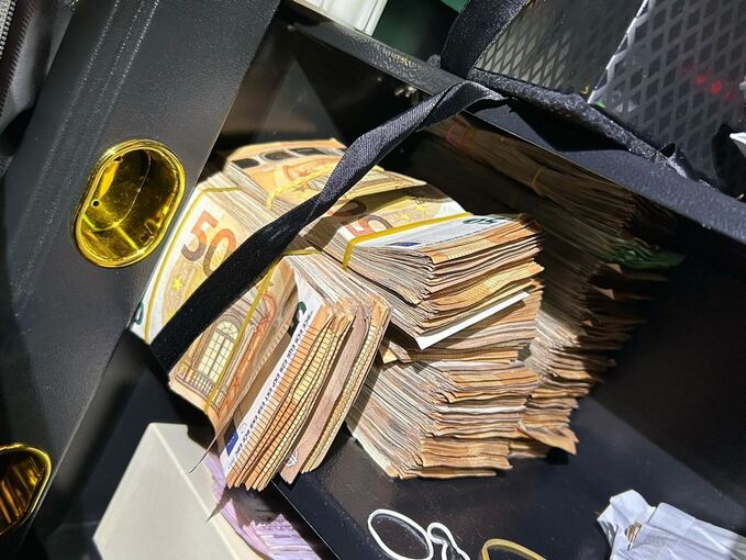 Zoll geht gegen Schwarzarbeit vor - Sechs Männer verhaftet Zoll geht gegen Schwarzarbeit vor - Sechs Männer verhaftet