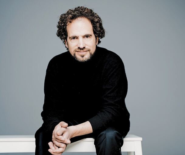 „Was das Orchesterleben angeht, ist Frühling in Deutschland“, sagt der Dirigent Jonathan Stockhammer, der am Samstag das BJO und das BuJazzO im Forum leiten wird.