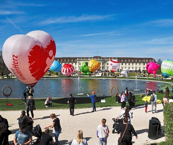 Viele bunte Modellballons im Blühenden Barock. Viele bunte Modellballons im Blühenden Barock.