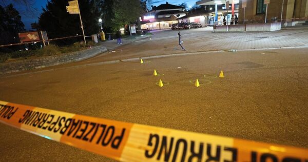 Weiträumig abgesperrter Bereich am Marbacher Bahnhof.