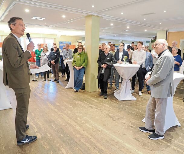 MTV-Vorsitzender Jochen Eisele begrüßt die Gäste.