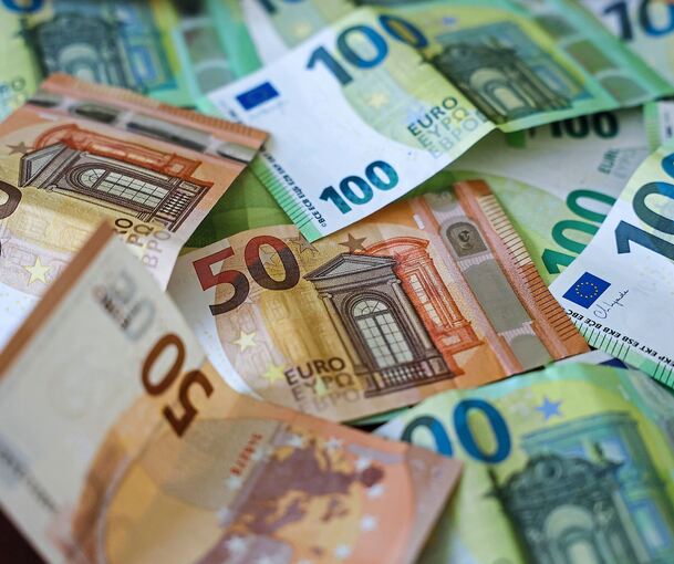 Die Stadtverwaltung muss sparen. Bei einer Klausurtagung haben Verwaltung und Gemeinderat über die Finanzlage beraten.