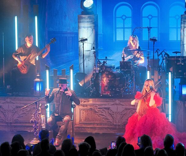 Zweieinhalbstündiger Konzertmarathon: Subway to Sally im ausverkauften Ludwigsburger Scala.