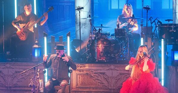 Zweieinhalbstündiger Konzertmarathon: Subway to Sally im ausverkauften Ludwigsburger Scala.