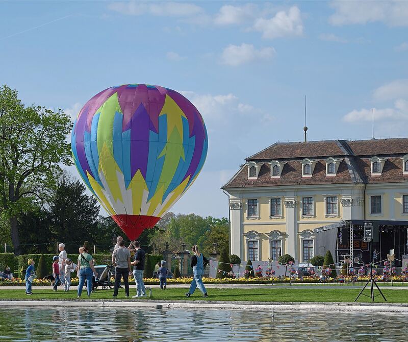 Bunte Ballone direkt am Schloss.
