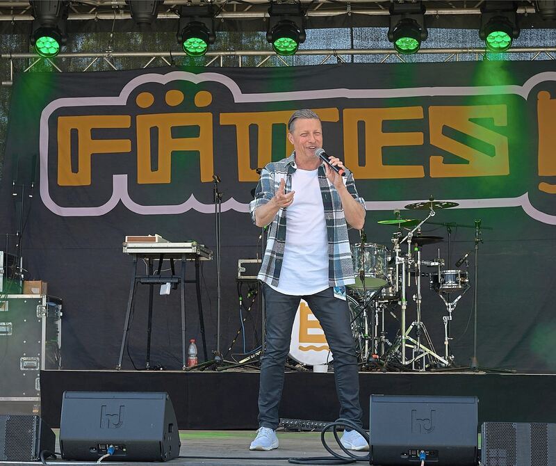 Auf der Bühne steht am Freitagnachmittag „Fättes B“.