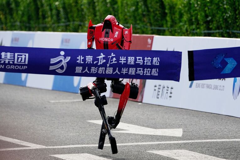 Zweiter Roboter-Halbmarathon in Peking