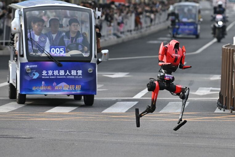 Zweiter Roboter-Halbmarathon in Peking