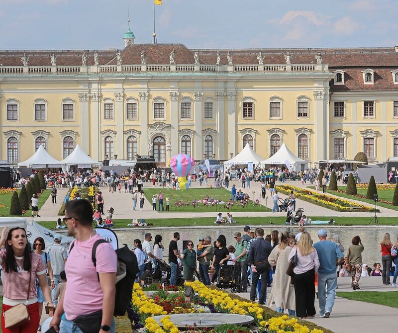 Spektakel vor der Südfassade des Schlosses.