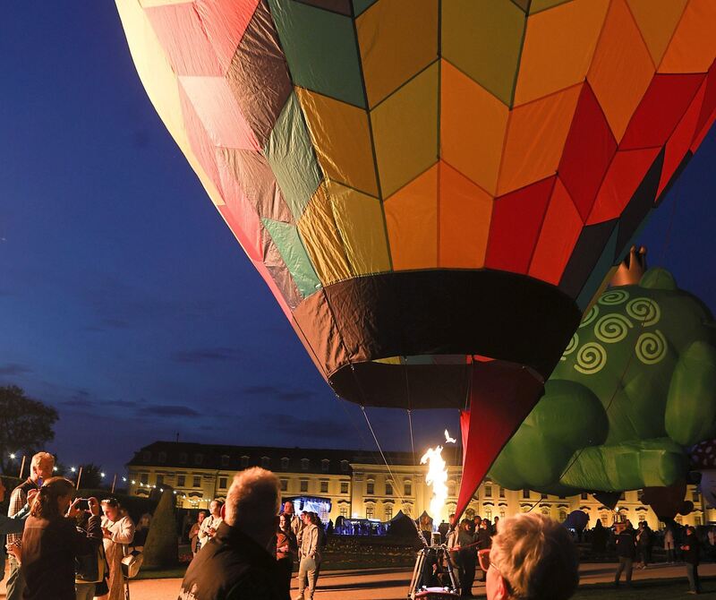 Besonders in der Dunkelheit kommen die Ballons gut zur Geltung.