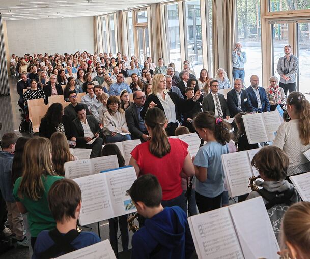 Die Bläserklassen sorgten für Musik bei der Eröffnung des Schulneubaus.