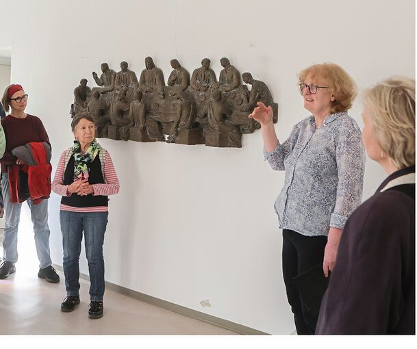 Kirchenpädagogin Ulrike Bühler führte durch die sonst nicht zugänglichen Räume in der Stadtkirche.