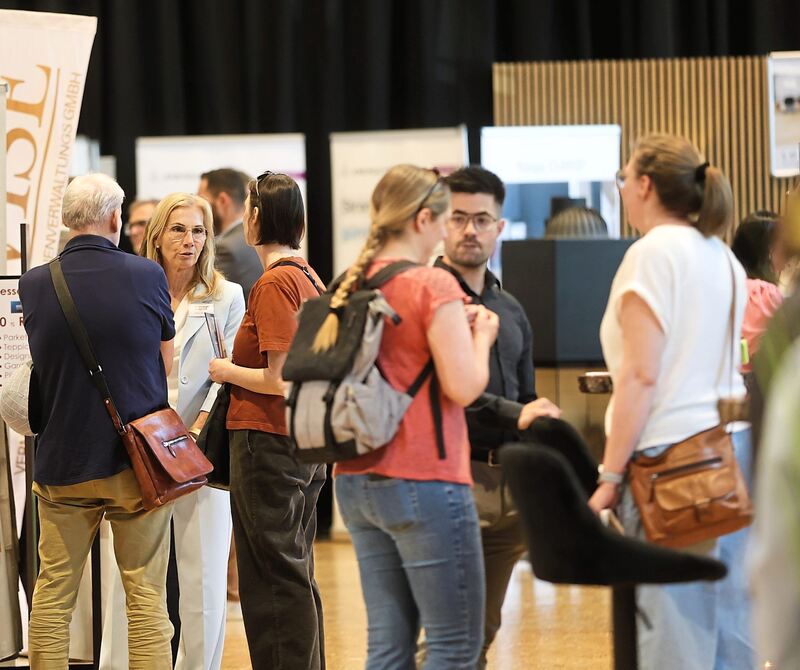 Intensiver Austausch von Besuchern und Ausstellern.