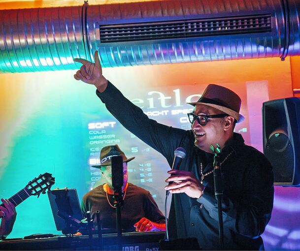 Die Stimmung ist bei der 34. Livenacht ausgelassen.