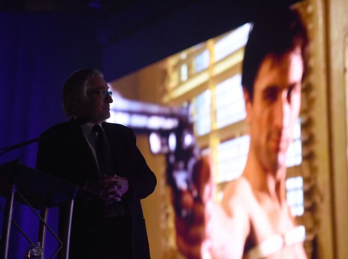 Robert De Niro und eine Szene aus dem Film "Taxi Driver"