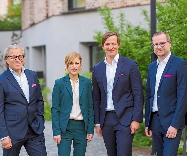 Das Strenger-Führungsteam ist zufrieden mit der Bilanz 2025 (von links): Karl Strenger, Lis Hannemann-Strenger, Daniel Hanneman und Julien Ahrens.