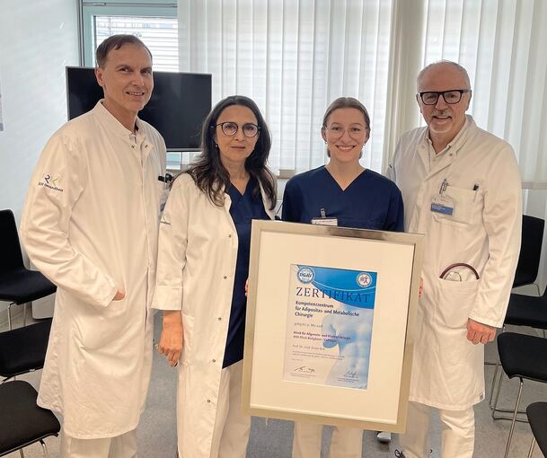 (von links): Leitender Oberarzt Privatdozent Dr. Michael Müller, Oberärztin Dr. Sandra Hirschburger, Ernährungswissenschaftlerin, Zentrumskoordinatorin Jana Bahlinger und Prof. Dr. Dieter Birk.