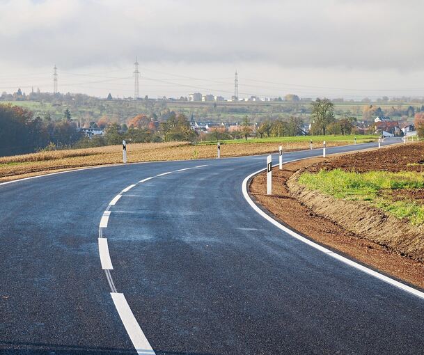 Die Trasse zwischen Affalterbach und dem Remsecker Ortsteil Hochdorf galt als „schlechteste Straße Europas“. Doch jetzt kommt sie runderneuert daher – weitere sollen folgen.