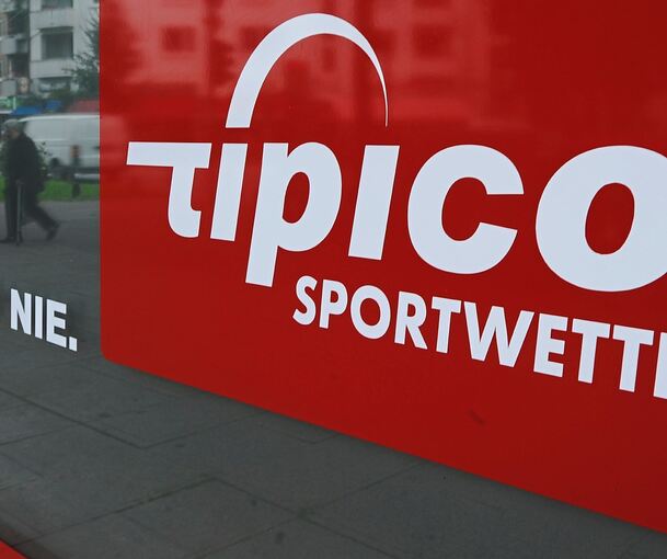 Tipico ist ein Sportwettenanbieter unter vielen. Das Unternehmen wirbt und warb auf verschiedenen Kanälen - etwa mit einem Neukundenbonus, ohne dabei zu erwähnen, dass der Bonus mehrere Male umgesetzt werden musste. Und das mit Wetten, die eine nicht