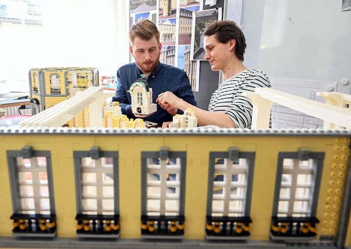 Das Karlsruher Schloss aus Klemmbausteinen