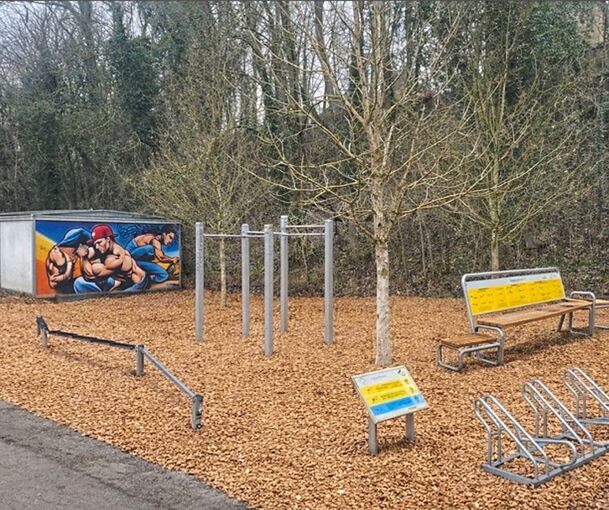So stellt sich die KI (noch nicht maßstabsgetreu) den Unterriexinger Outdoor-Fitnesspark vor.