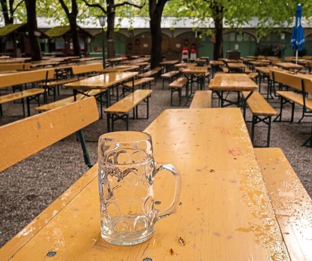 Die Party ist vorbei: Der Kreis und seine Städte und Gemeinden haben massive Finanzprobleme und kürzen Leistungen. Das ist gefährlich für die Demokratie.