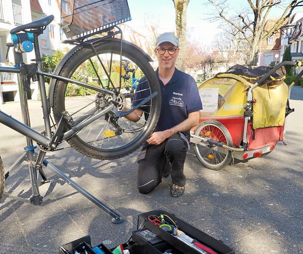 Markus Schneid hat eine mobile Fahrradwerkstatt.