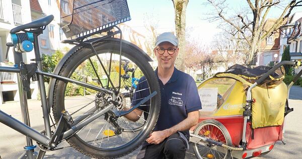 Markus Schneid hat eine mobile Fahrradwerkstatt.