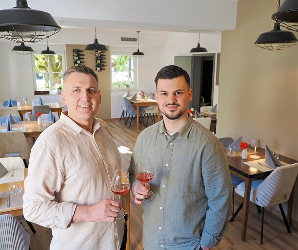 Thomas Gkogkas und Shuri Zekaj haben das Bahnhöfle neu eingerichtet.