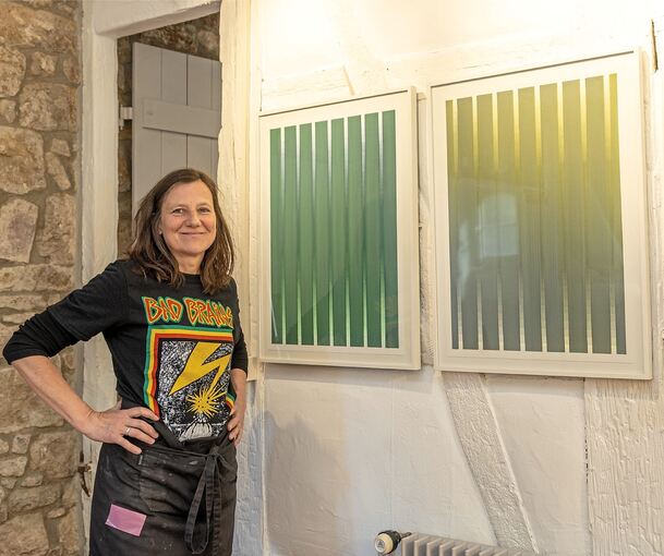 Mit voller Hingabe im Moment präsent: Die Künstlerin Michelin Kober in Ditzingen.