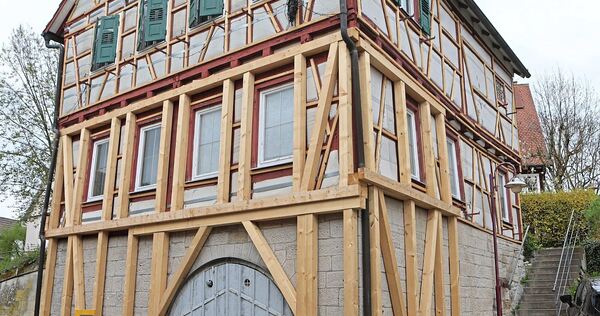 Was ist im Oktober auf dieser Baustelle in Häfnerhaslach passiert? Noch bringt der Prozess um versuchten Mord kein Licht ins Dunkel.