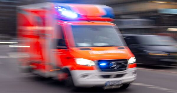 Achtjährige verletzt sich schwer bei Zusammenstoß mit Auto