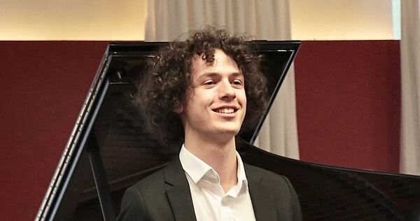 Debüt als Konzertpianist: Felix Hauss spielt Mozart mit dem Concerto Ludwigsburg in der Stadtkirche.