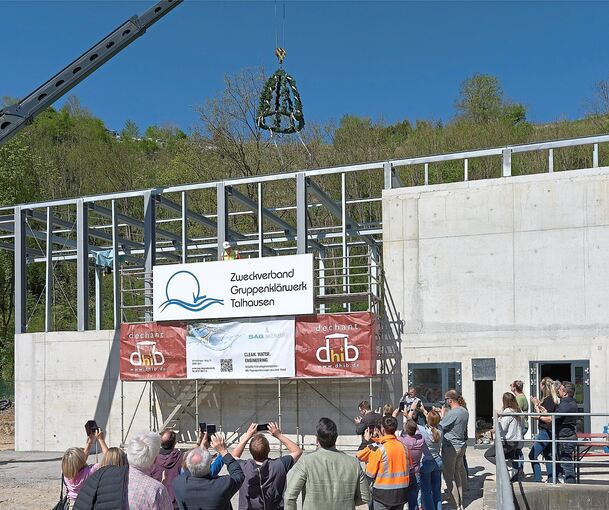 Richtfest am Rohbau der vierten Reinigungsstufe. In einem Jahr soll das Projekt abgeschlossen sein.