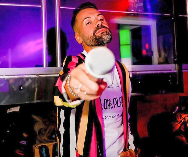 DJ Skizzo sorgt für gute Stimmung in der Alten Rösterei.