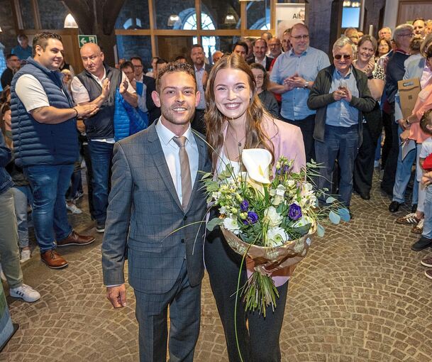 Strahlender Sieger: Mario Dittmann und seine Lebensgefährtin Jule Müller.