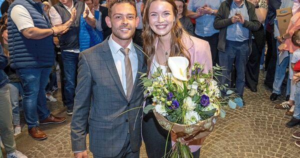 Strahlender Sieger: Mario Dittmann und seine Lebensgefährtin Jule Müller.