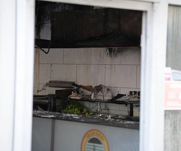 Der Brand ist offenbar in der Küche ausgebrochen.